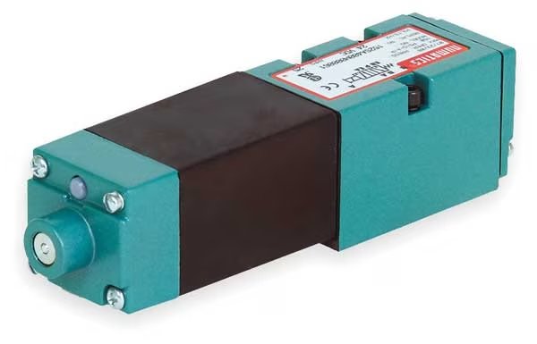 Solenoid Air Control Valve, 1/4 In, 24VDC, NUMATICS, Mfr# 152SA400M000061